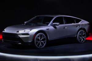Honda unveils new hybrid sedan prototype