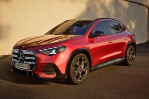 Third-gen Mercedes-Benz GLA unveiled in ICE, EV avatars