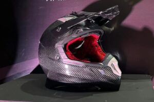Axor launches updated MX Carbon helmet at Rs 20,000