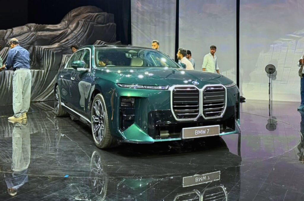 2026 BMW 7 Series facelift launched at Rs 1.95 crore