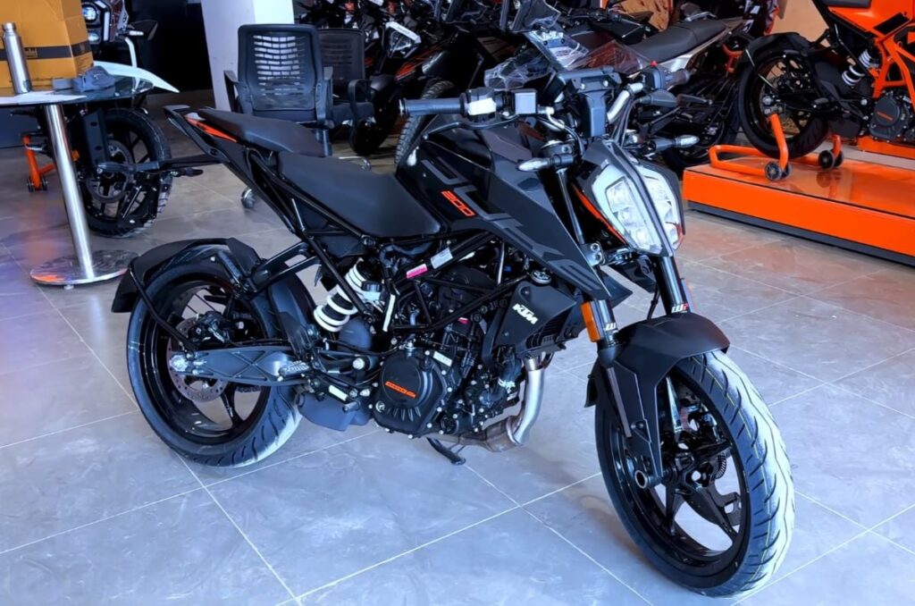 KTM 200 Duke updated with quickshifter and ride modes